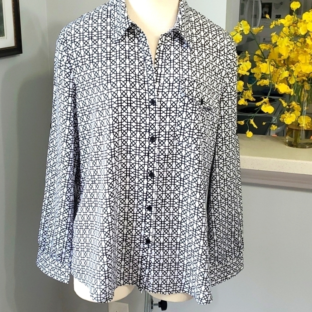 SPENSE LONG SLEEVE, BLOUSE‎  size large geometric black/white print. Timeless